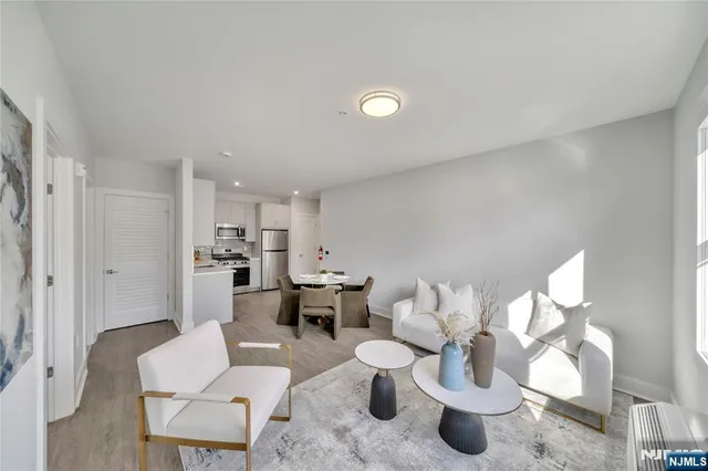 $2,395 | 491 Walker Street, Unit 3G, Fairview, NJ 07022