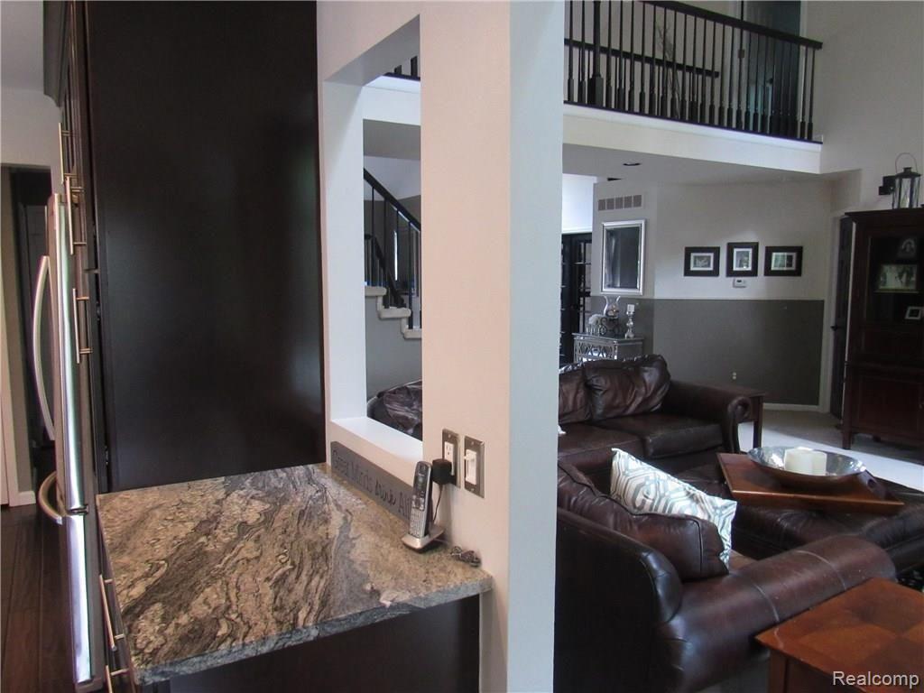342 Jonathan Drive Rochester Hills, MI 48307 - Photo 6 of 25