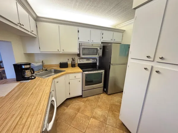 $2,400 | 4428 Northeast Ocean Boulevard, Unit G1, Jensen Beach, FL 34957