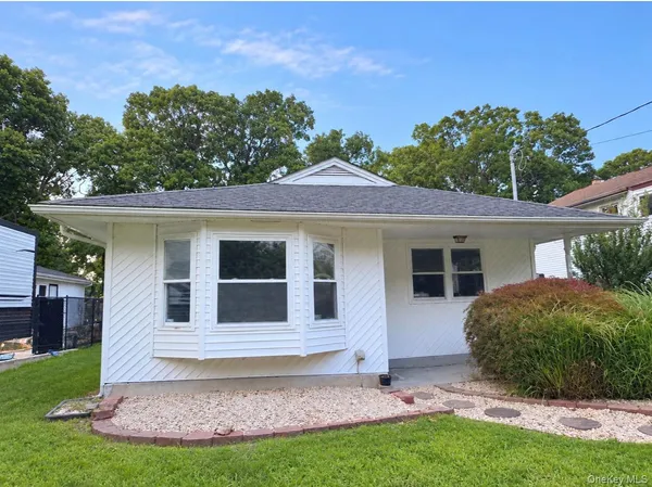 $389,990 | 143 East Parkview Drive, Shirley, NY 11967