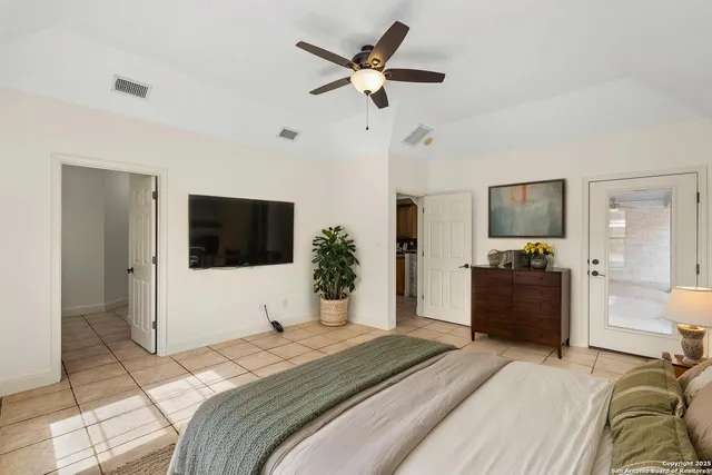 $799,000 | 231 Broken Arrow, Floresville, TX 78114