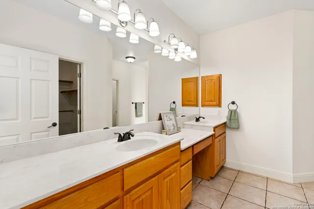 $799,000 | 231 Broken Arrow, Floresville, TX 78114