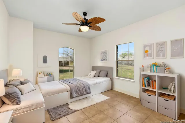 $799,000 | 231 Broken Arrow, Floresville, TX 78114