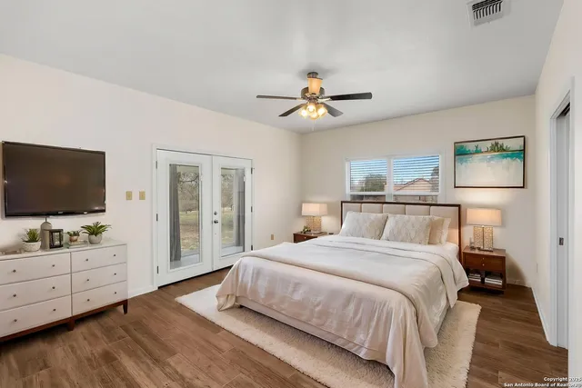 $799,000 | 231 Broken Arrow, Floresville, TX 78114