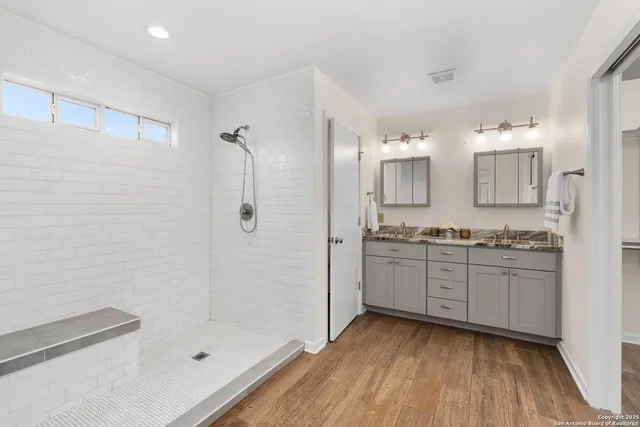 $799,000 | 231 Broken Arrow, Floresville, TX 78114