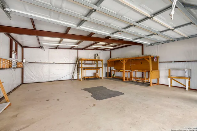 $799,000 | 231 Broken Arrow, Floresville, TX 78114