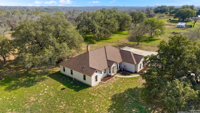 $799,000 | 231 Broken Arrow, Floresville, TX 78114