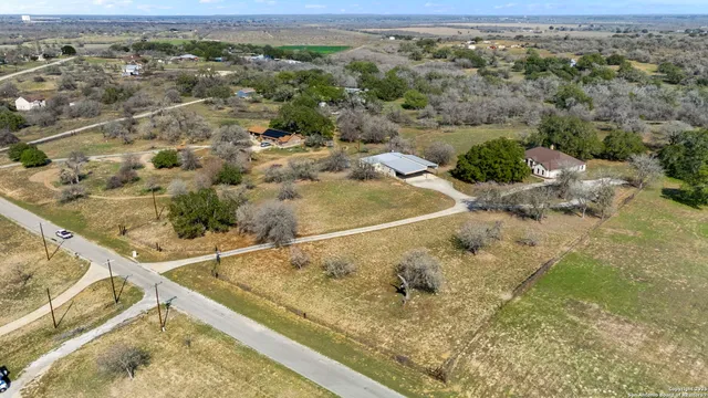 $799,000 | 231 Broken Arrow, Floresville, TX 78114