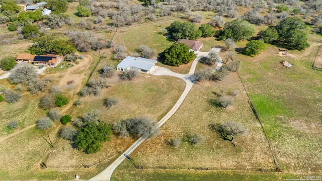 $799,000 | 231 Broken Arrow, Floresville, TX 78114