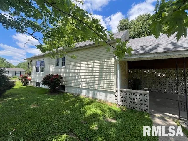 $19,900 | 475 Holt Street, Vergennes, IL 62994