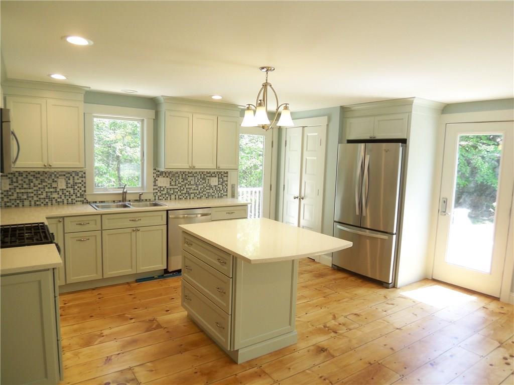 67 Mountain Road Cape Neddick, ME 03902 - Photo 3 of 18 Photo