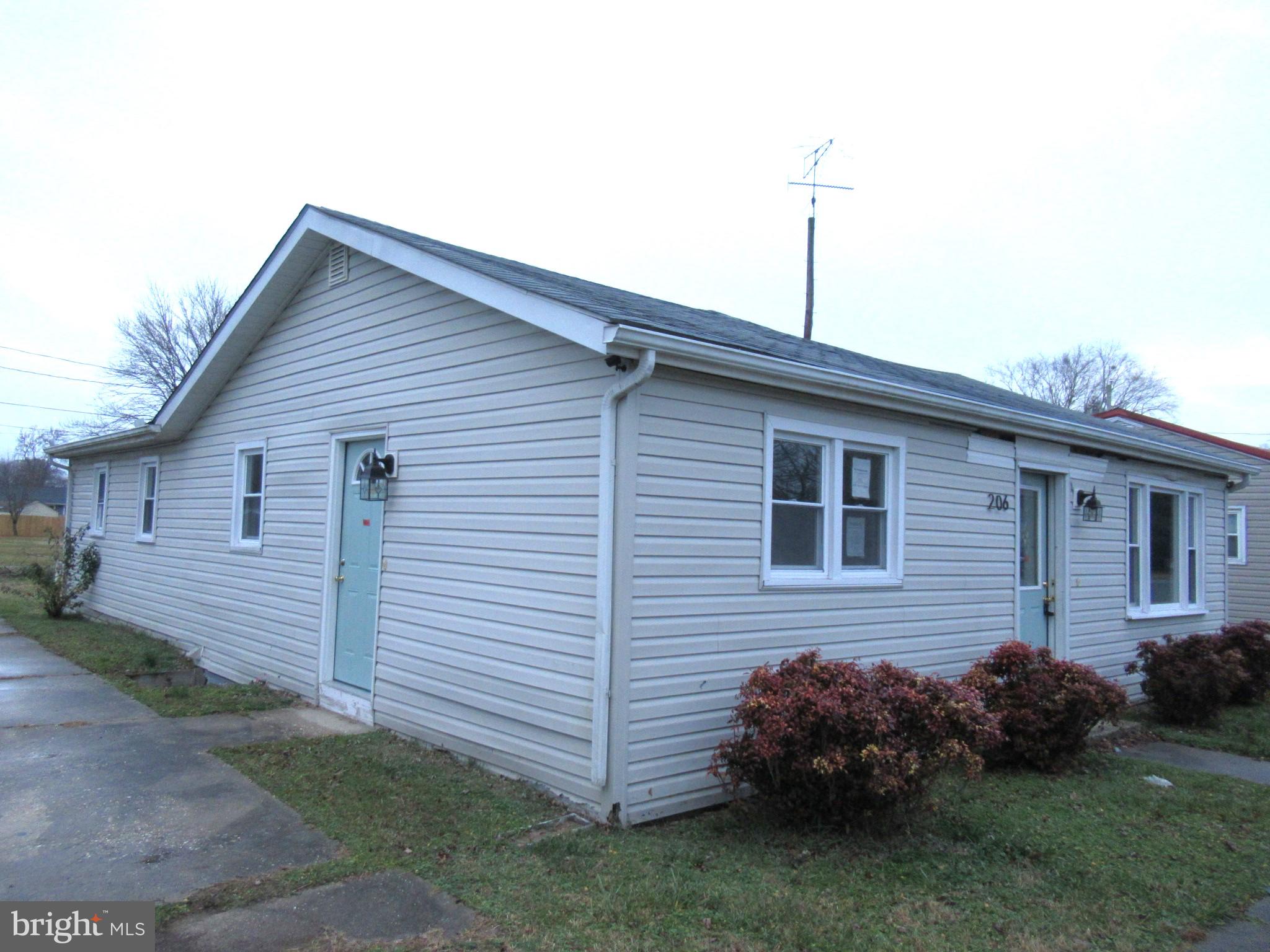 206 Pine Street Ellendale, DE 19941 - Photo 2 of 19 left side