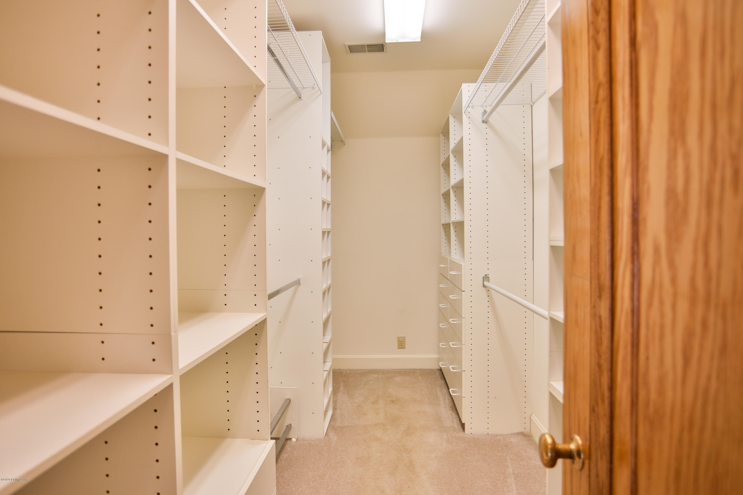 112 Tribal Road Louisville, KY 40207 - Photo 19 of 33 Walk-in closet