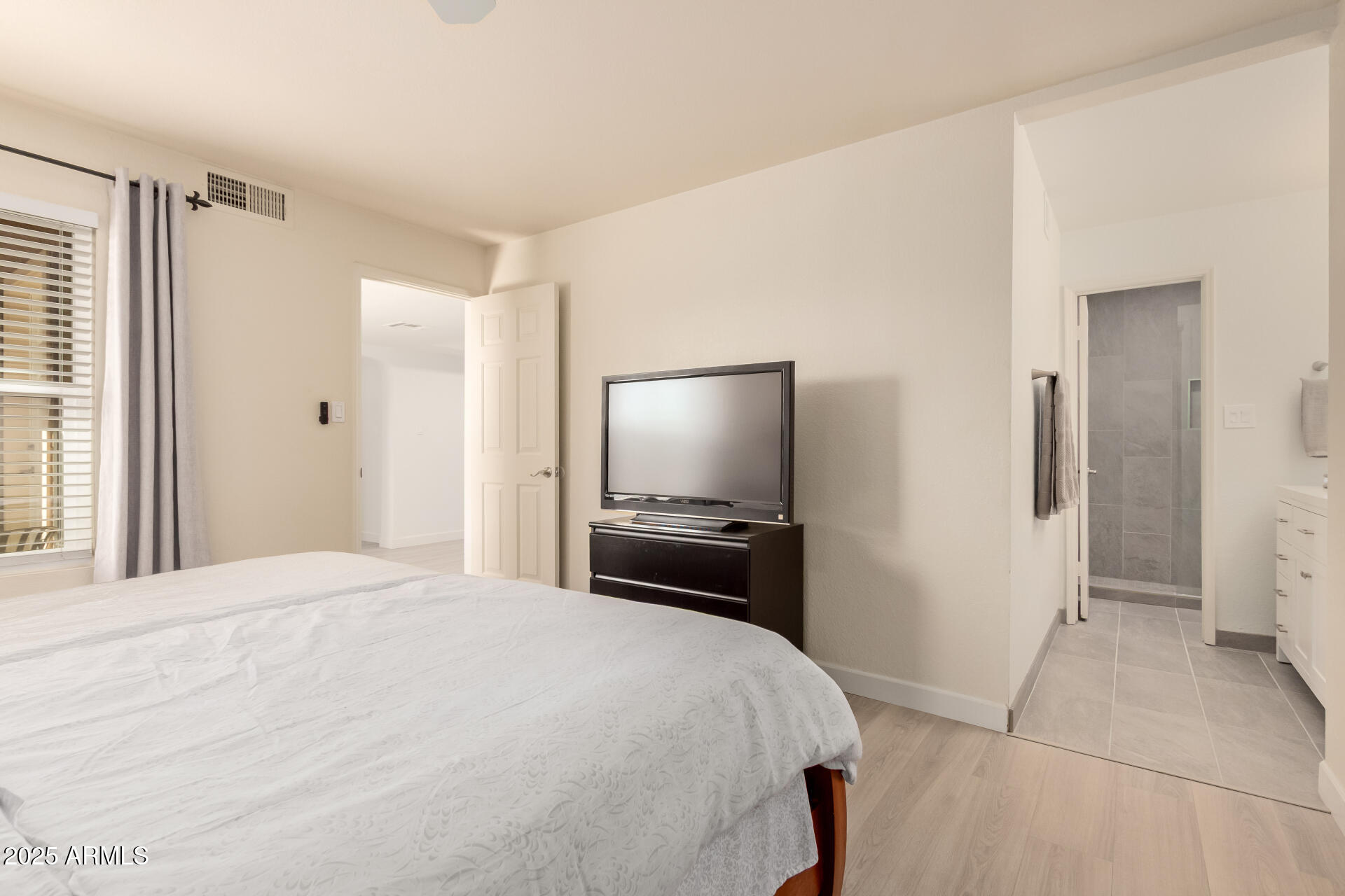 8787 East Mountain View Road, Unit 2015 Scottsdale, AZ 85258 - Photo 18 of 31 a bedroom with a bed and a view of bathroom