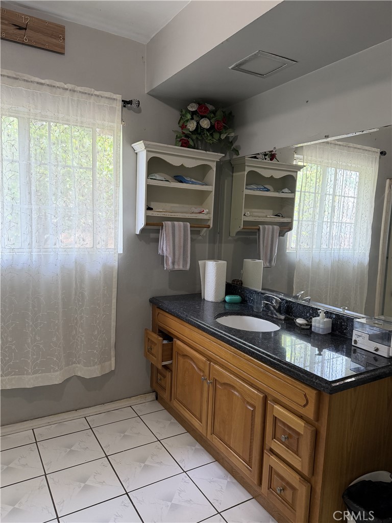 18800 Arminta Street Reseda, CA 91335 - Photo 16 of 22