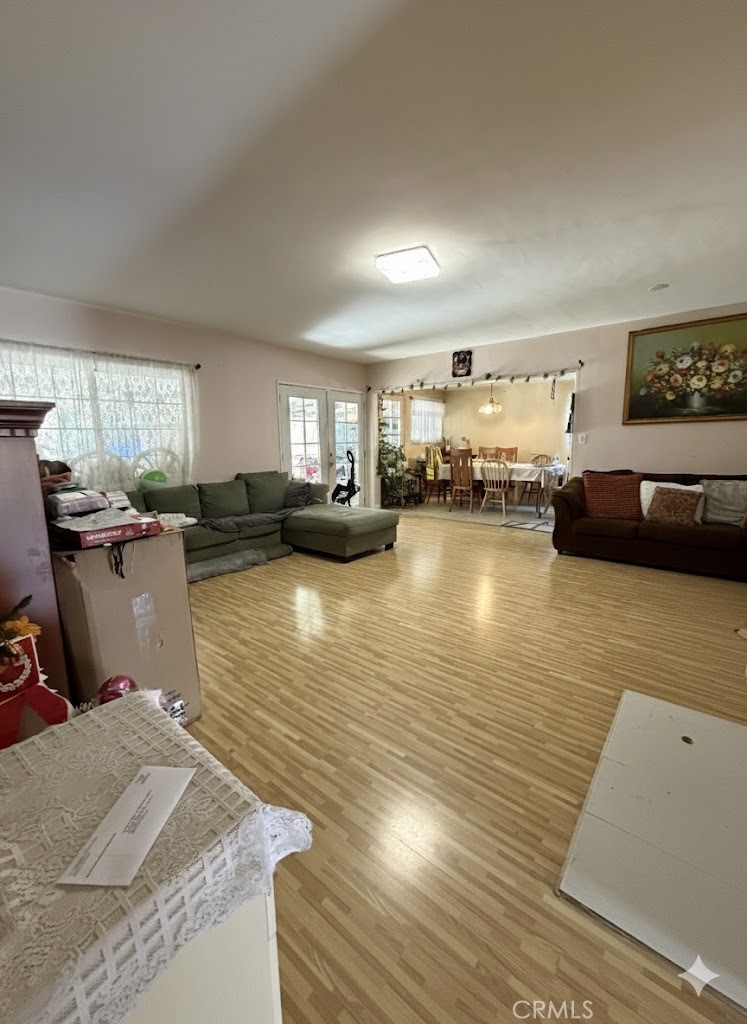 18800 Arminta Street Reseda, CA 91335 - Photo 9 of 22