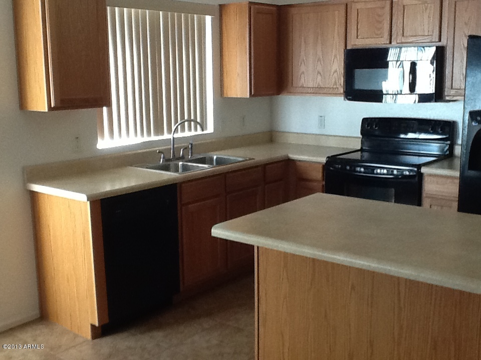 2748 West Grenadine Road Phoenix, AZ 85041 - Photo 2 of 6 Kitchen
