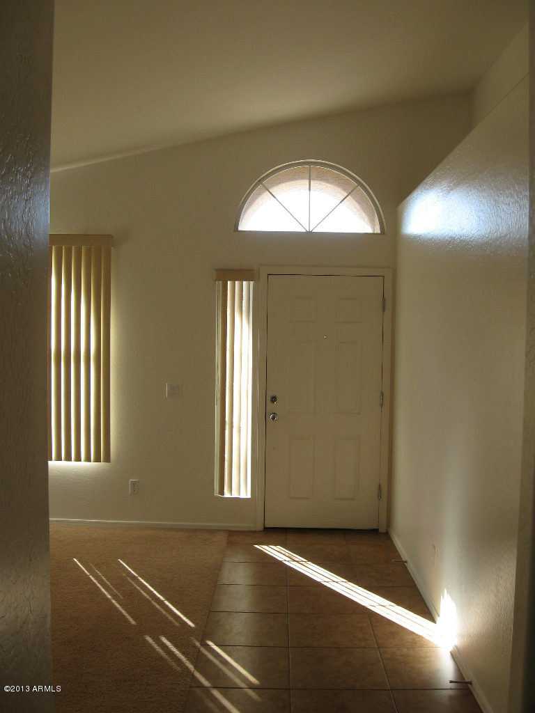2748 West Grenadine Road Phoenix, AZ 85041 - Photo 4 of 6 Living Room