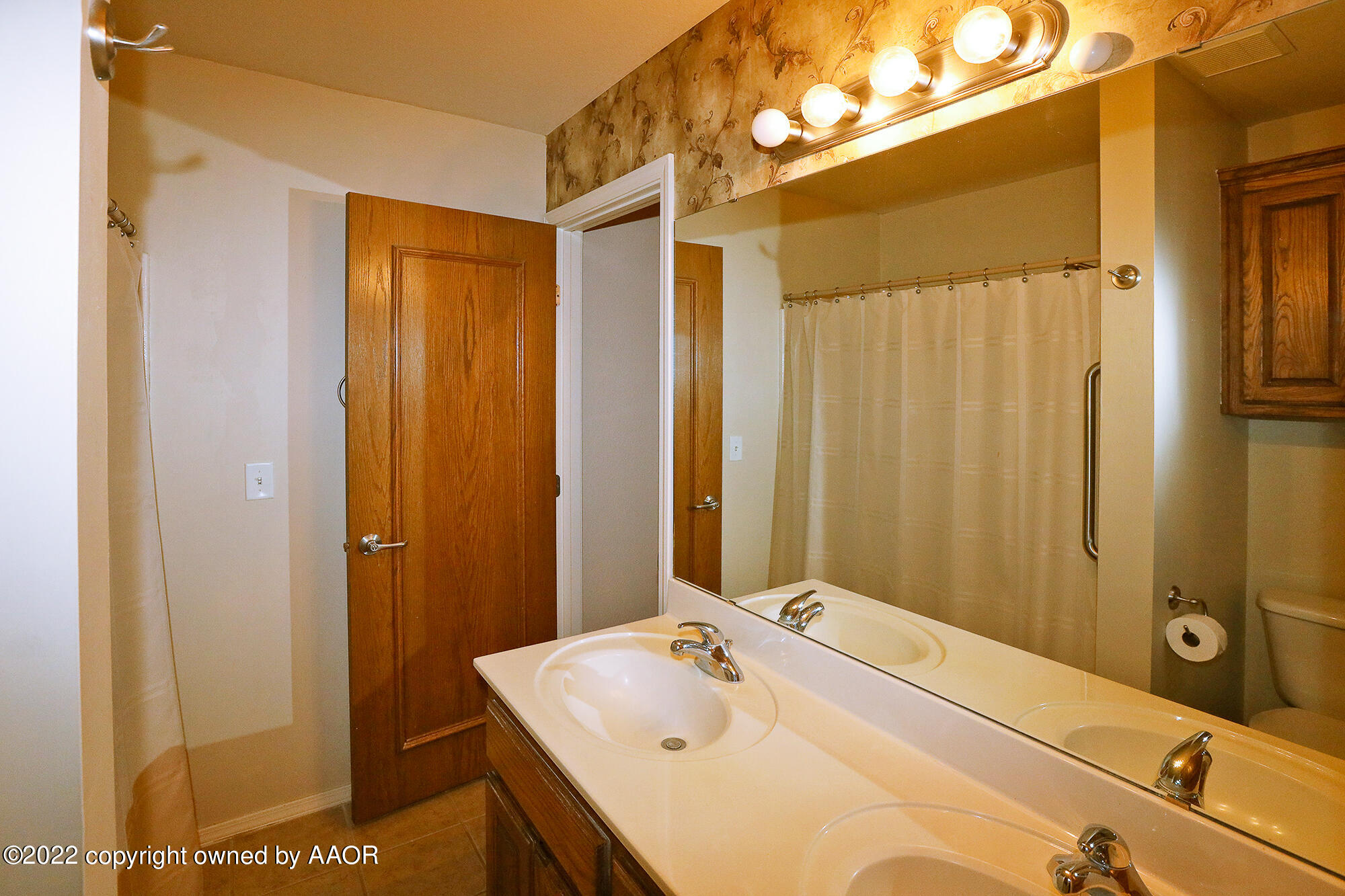 4537 Steffi Court Amarillo, TX 79110 - Photo 19 of 25 Master Bath