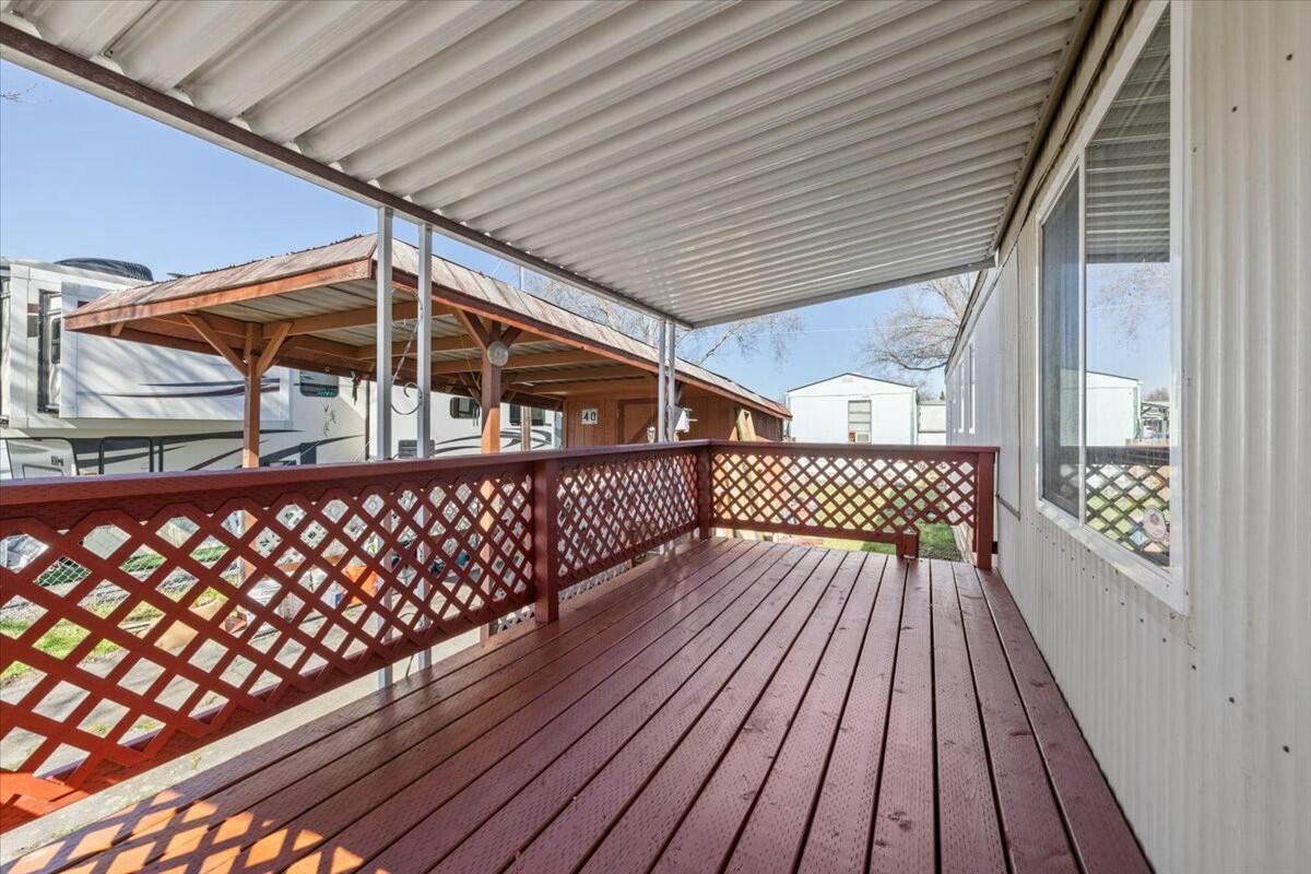 470 Old Highway 62, Unit 40 Eagle Point, OR 97524 - Photo 7 of 22 Porch