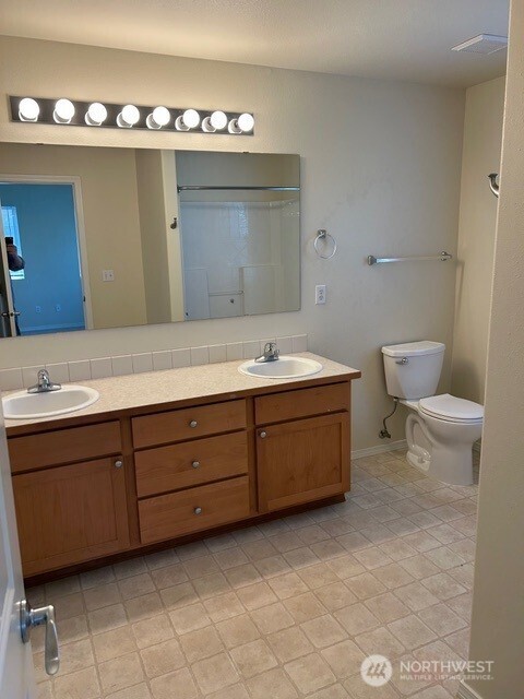 2055 Garry Oaks Avenue, Unit B DuPont, WA 98327 - Photo 20 of 22