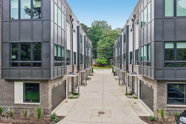 $850,000 | 517 Edgecreek Court, Raleigh, NC 27604