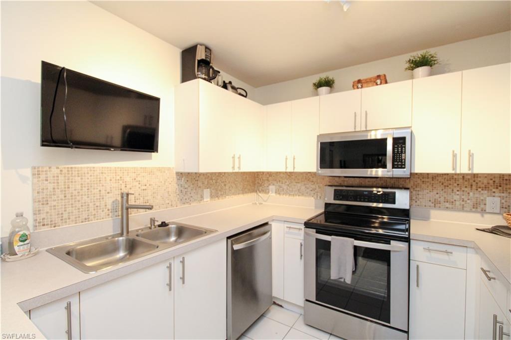 519 Roma Court, Unit 3208 Naples, FL 34110 - Photo 21 of 50