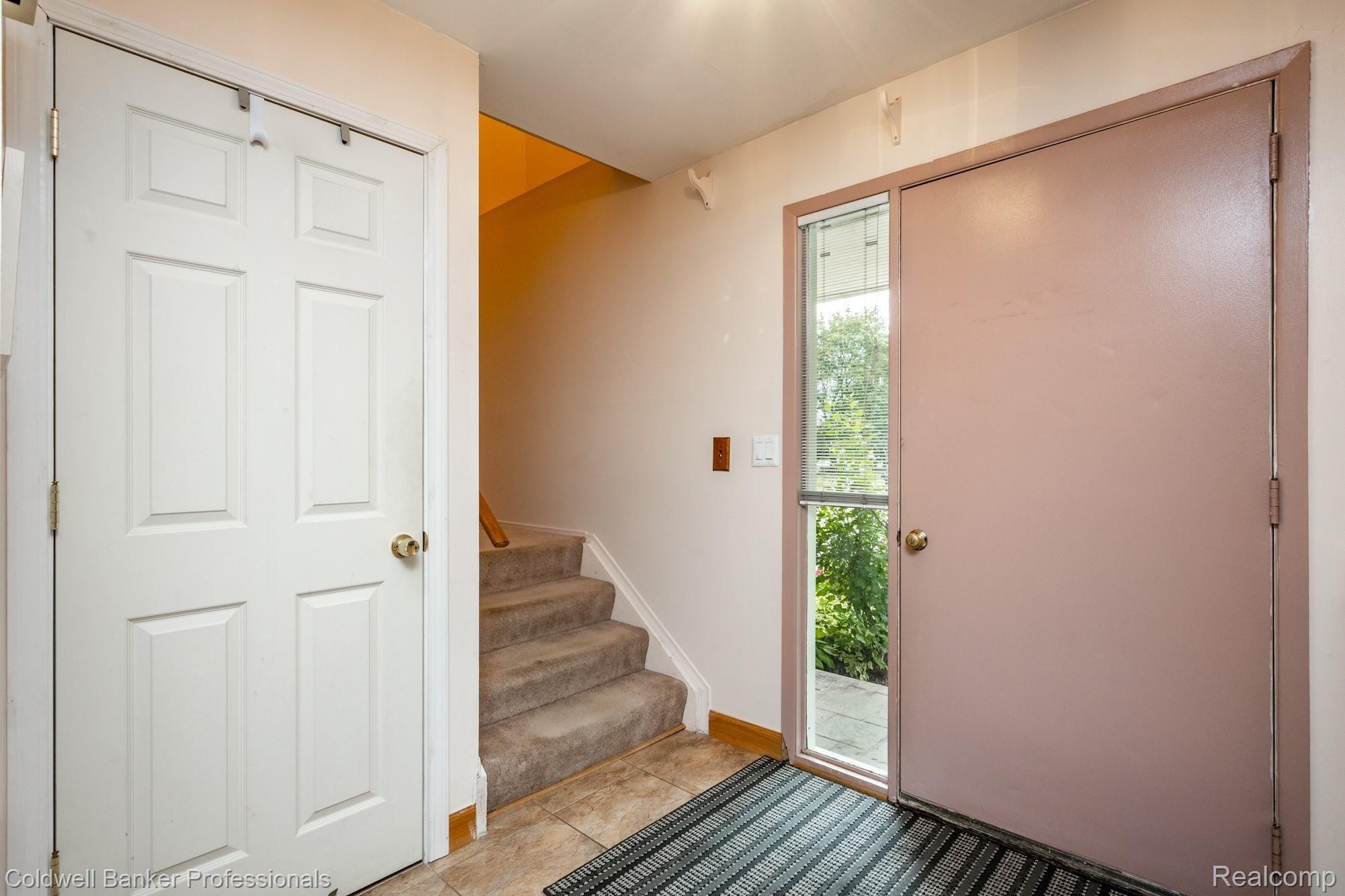 40487 Village Wood Road Novi, MI 48375 - Photo 28 of 46 Entry