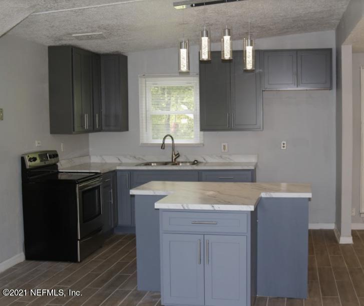 1749 Broward Road Jacksonville, FL 32218 - Photo 5 of 17 kitchen