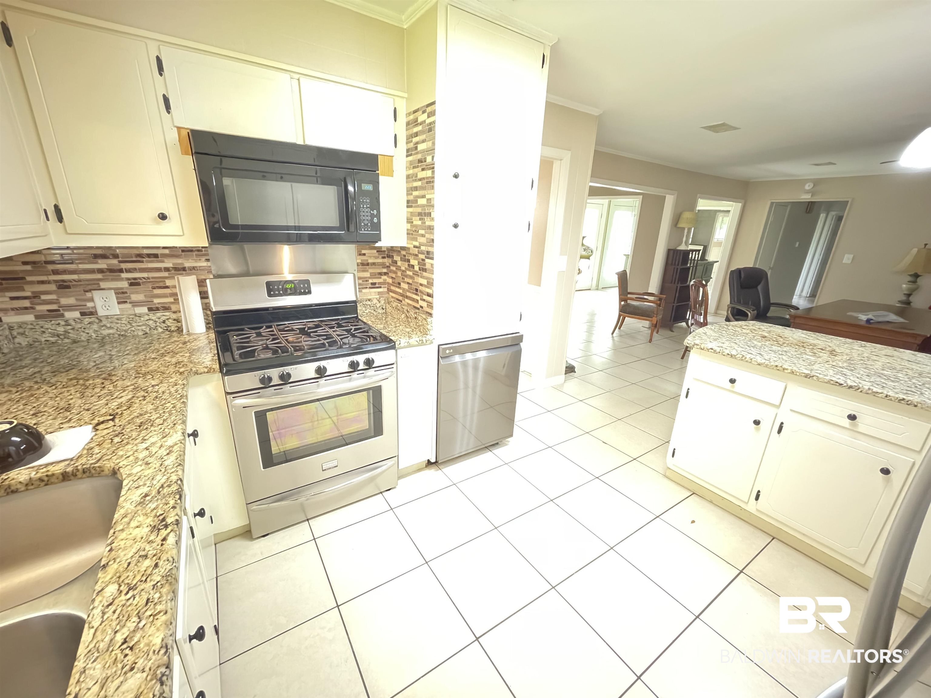 402 West Myrtle Avenue Foley, AL 36535 - Photo 10 of 38 Kitchen