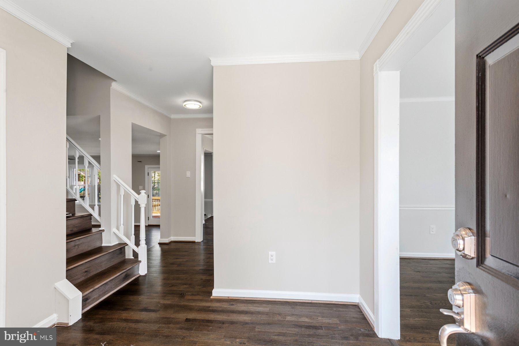 7800 Richfield Road Springfield, VA 22153 - Photo 6 of 53 Foyer