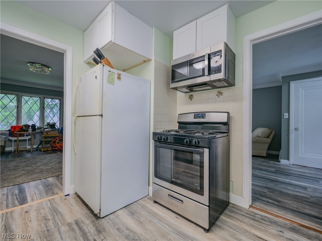 1516 Commodore Road Cleveland, OH 44124 - Photo 9 of 30