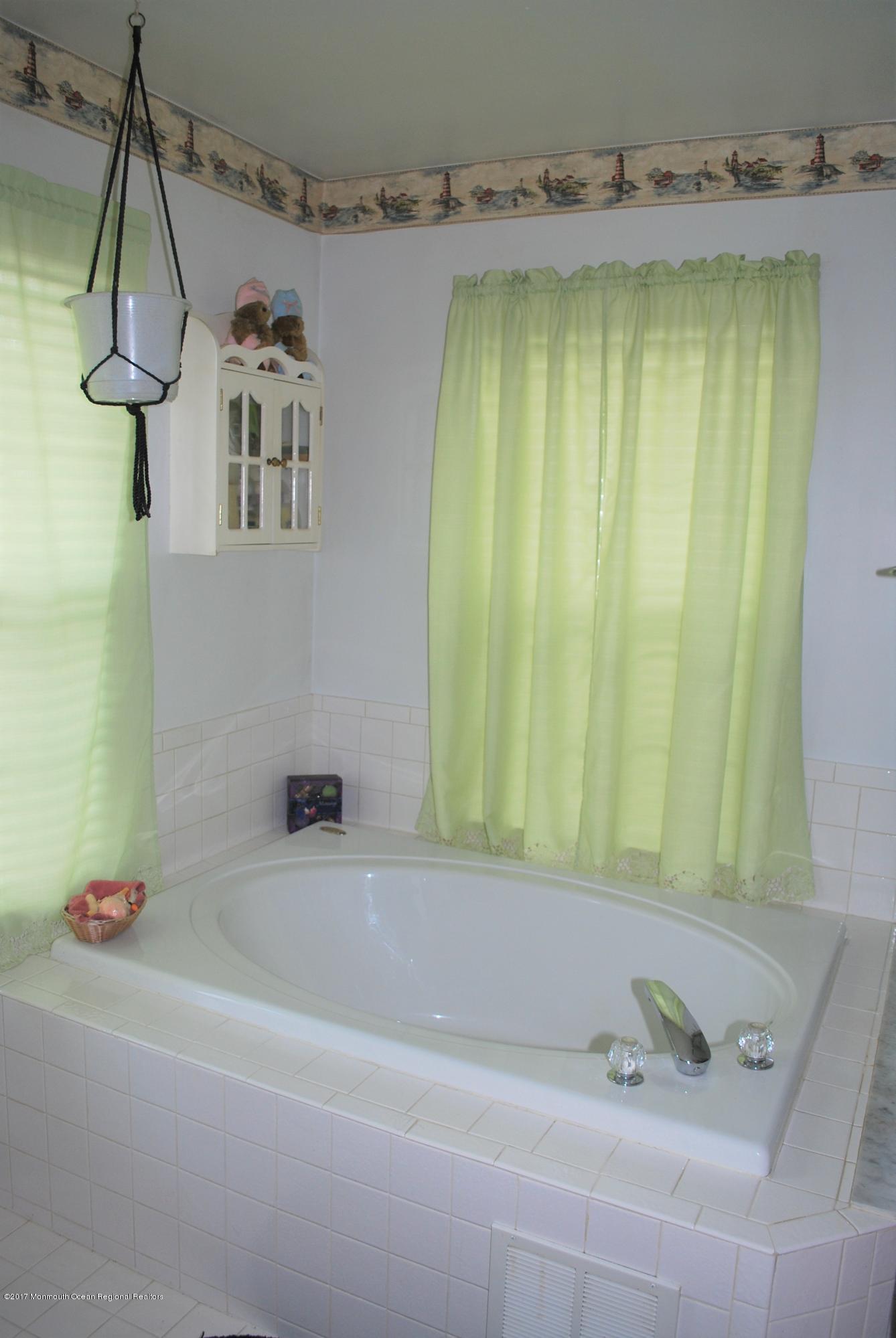 11 Cortelyou Road Jackson, NJ 08527 - Photo 10 of 23 DSC_0012