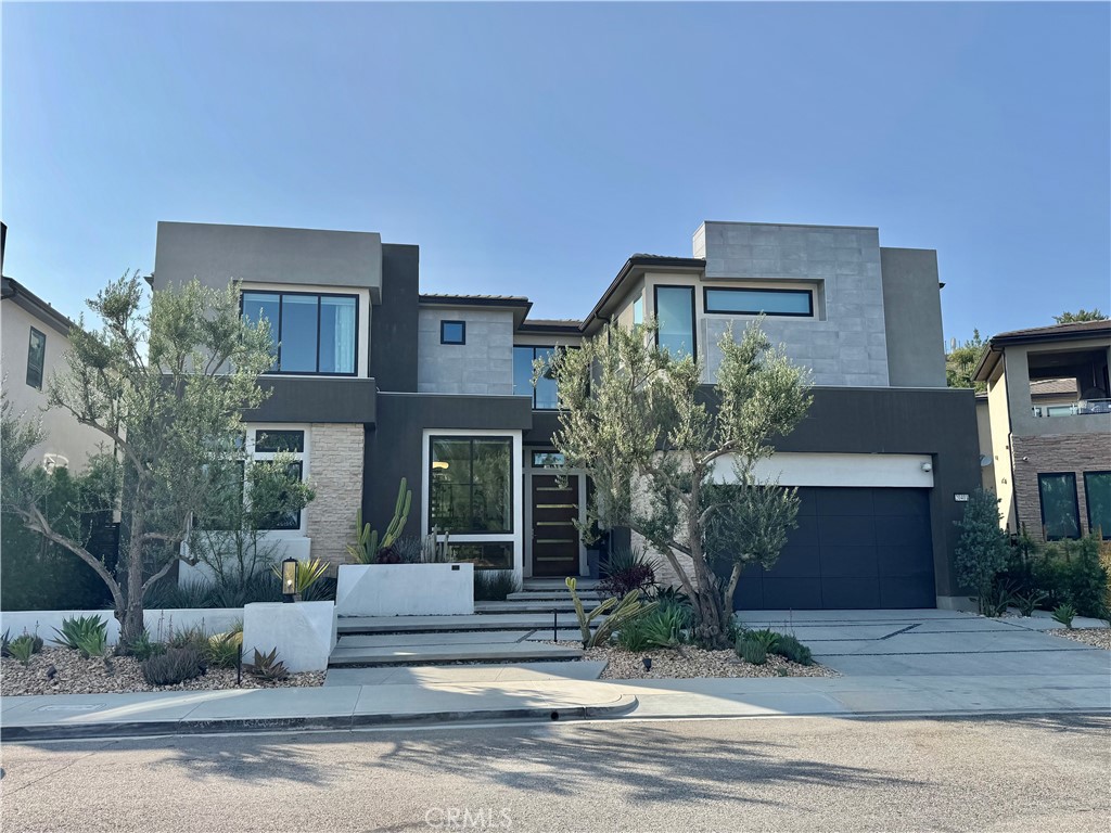 a house view with a outdoor space