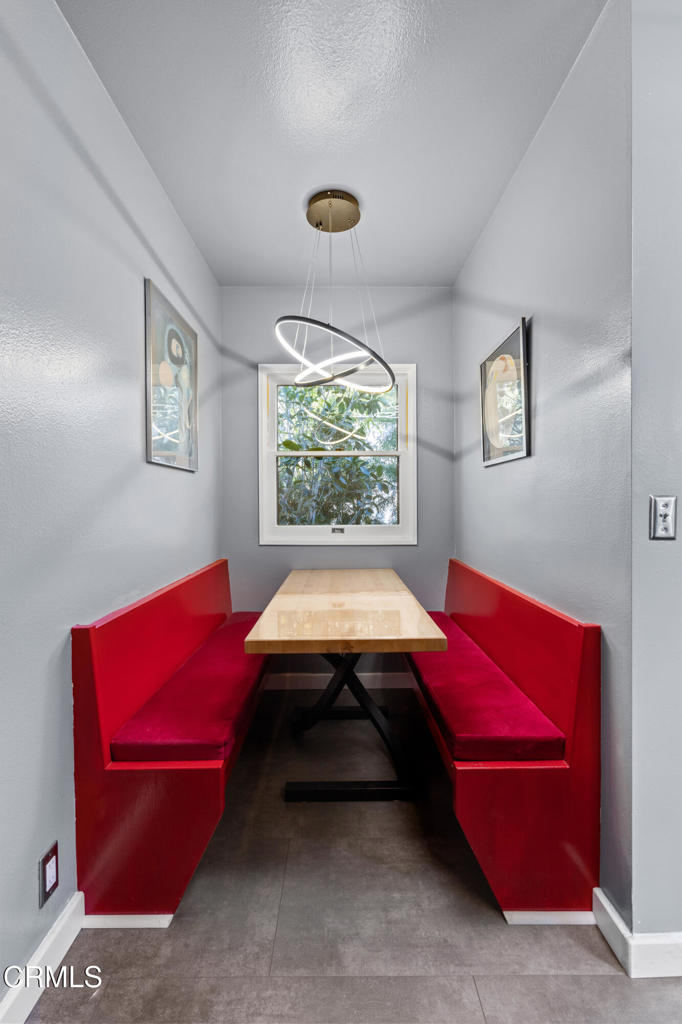 917 West W Victoria Street Santa Barbara, CA 93101 - Photo 11 of 28 a room with bed and window