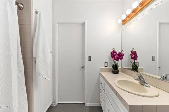 $1,250,000 | 917 West W Victoria Street, Santa Barbara, CA 93101