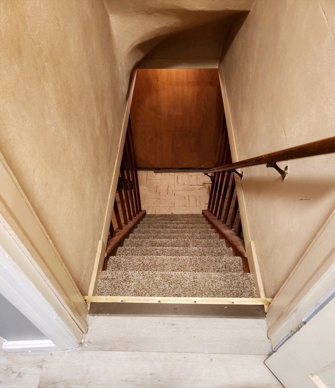 21 Morison Terrace Springfield, MA 01104 - Photo 30 of 42 a view of entryway