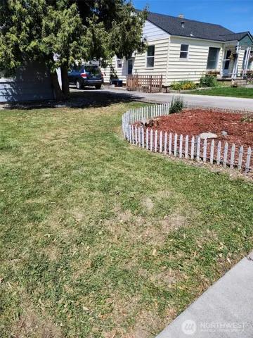 $1,325 | 1229 C Street Southwest, Ephrata, WA 98823