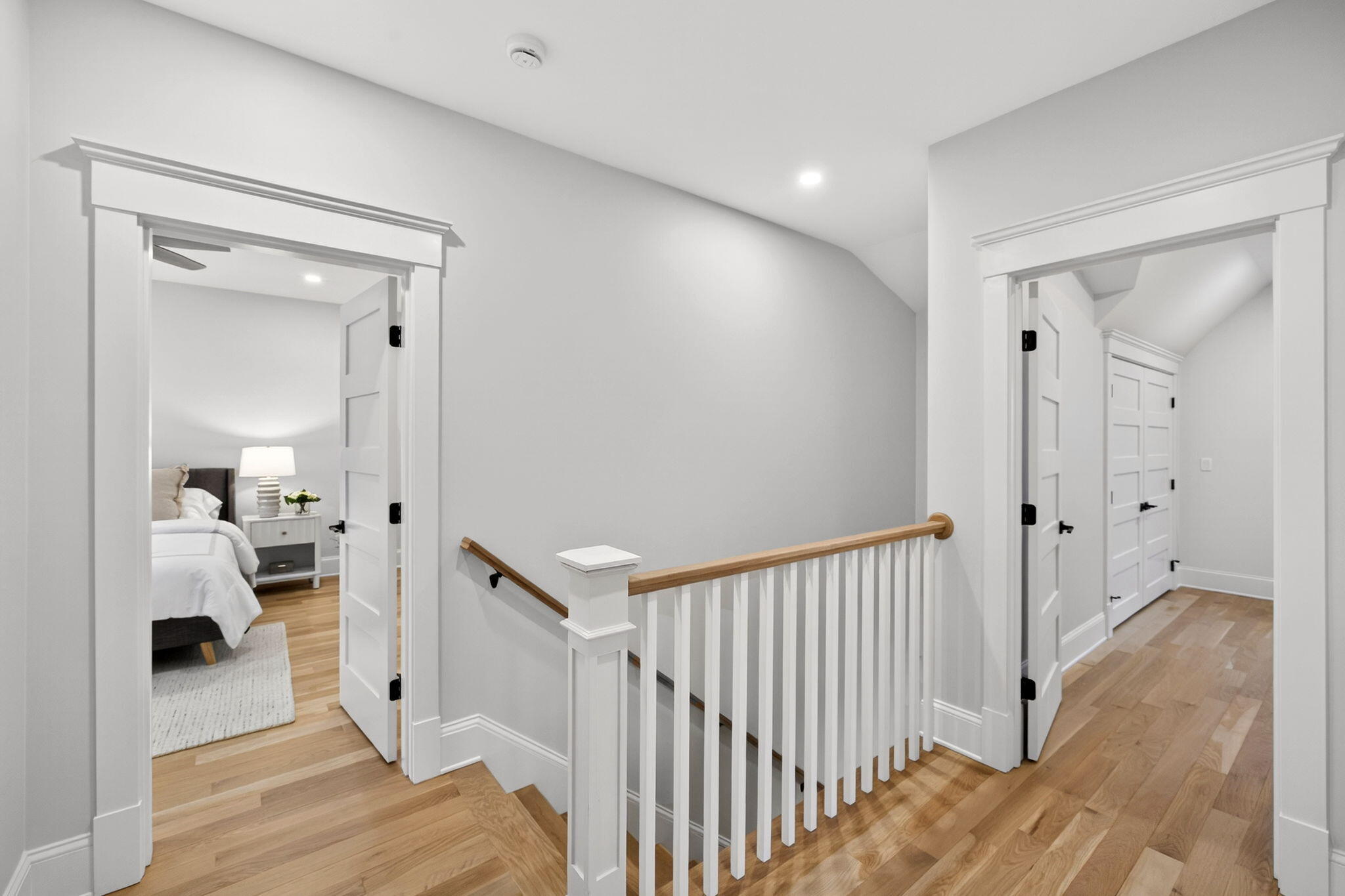 255 Old Main Road, Unit 1B North Falmouth, MA 02556 - Photo 14 of 88 a view of a bedroom from a hallway