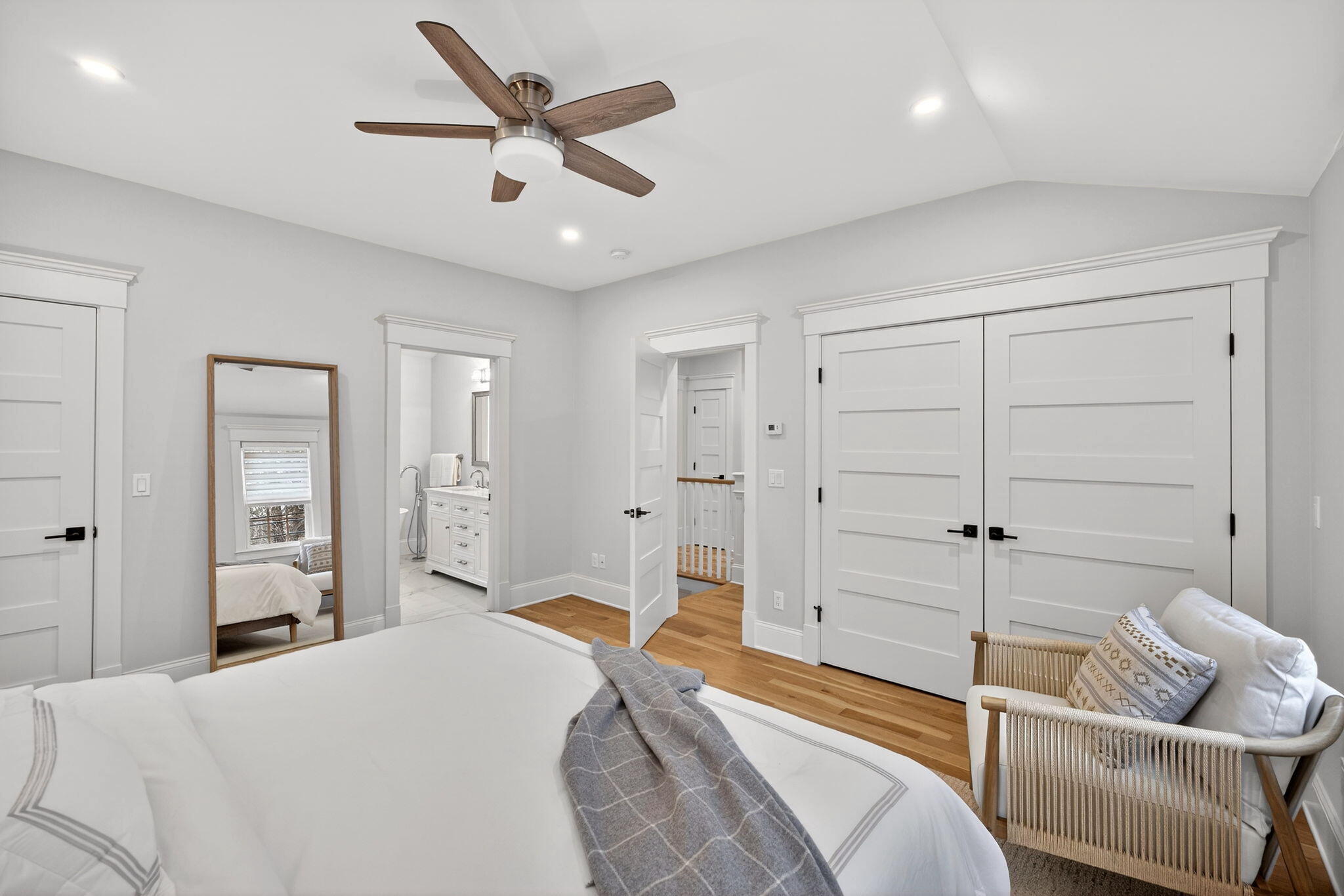 255 Old Main Road, Unit 1B North Falmouth, MA 02556 - Photo 18 of 88 a bedroom with a bed and a couch