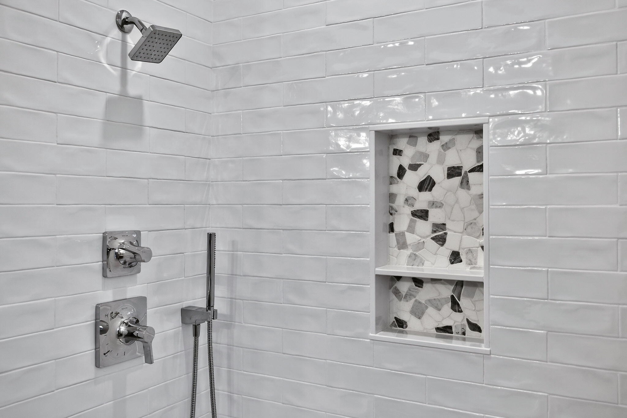 255 Old Main Road, Unit 1B North Falmouth, MA 02556 - Photo 33 of 88 a bathroom with a bathtub and shower