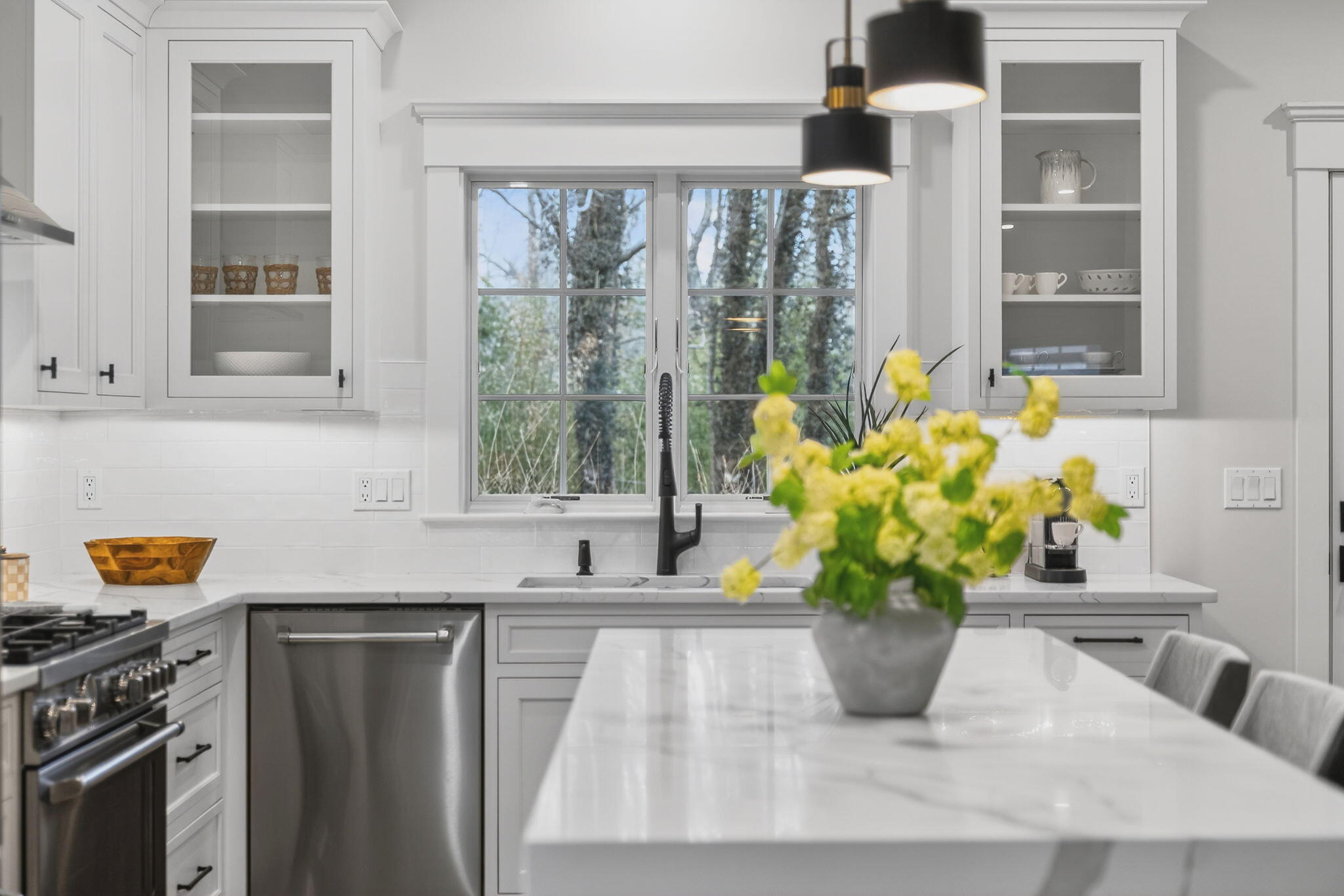 255 Old Main Road, Unit 1B North Falmouth, MA 02556 - Photo 58 of 88 a white vase with flowers sitting on a table