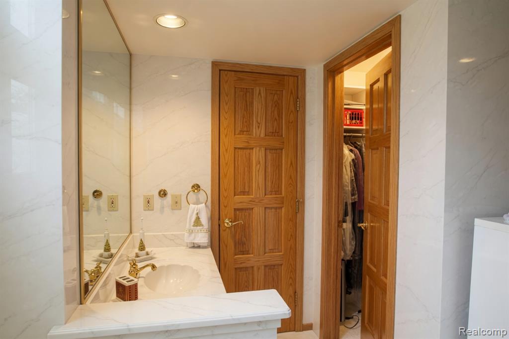 1305 Kings Pointe Road Grand Blanc, MI 48439 - Photo 64 of 71 Gallery Image 64