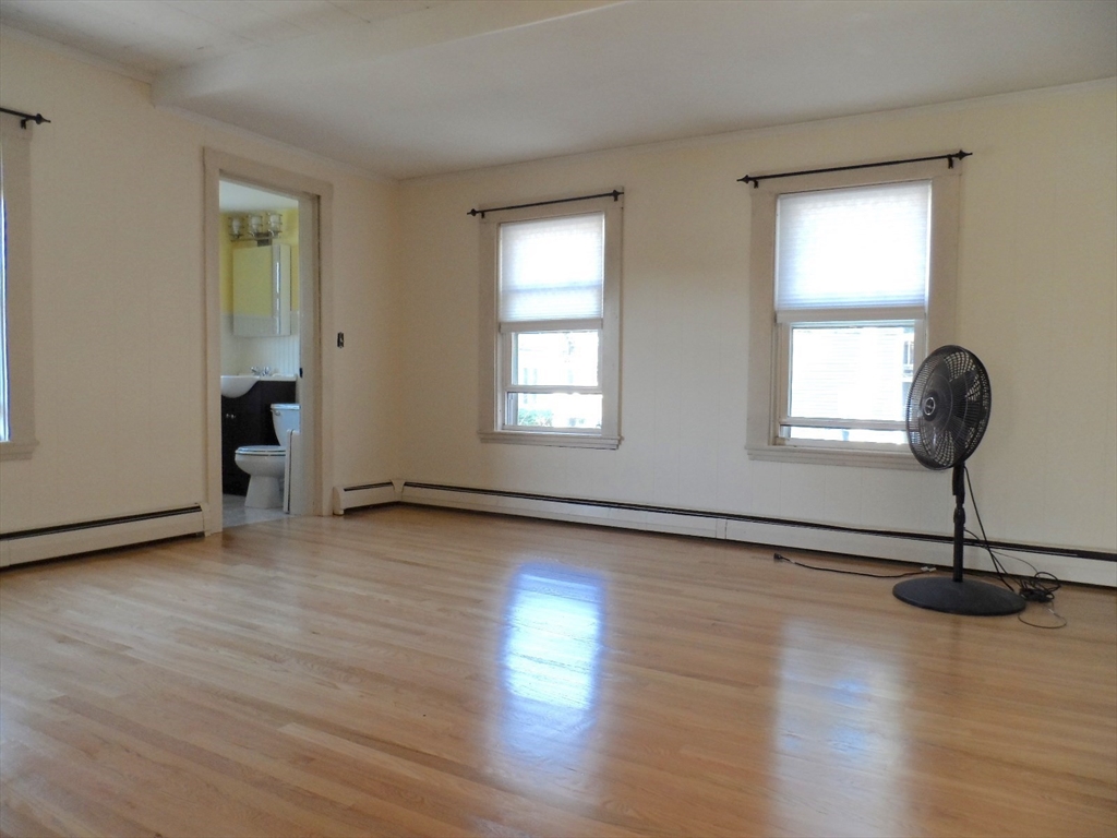 11 Chestnut Street, Unit 2R Wakefield, MA 01880 - Photo 2 of 10