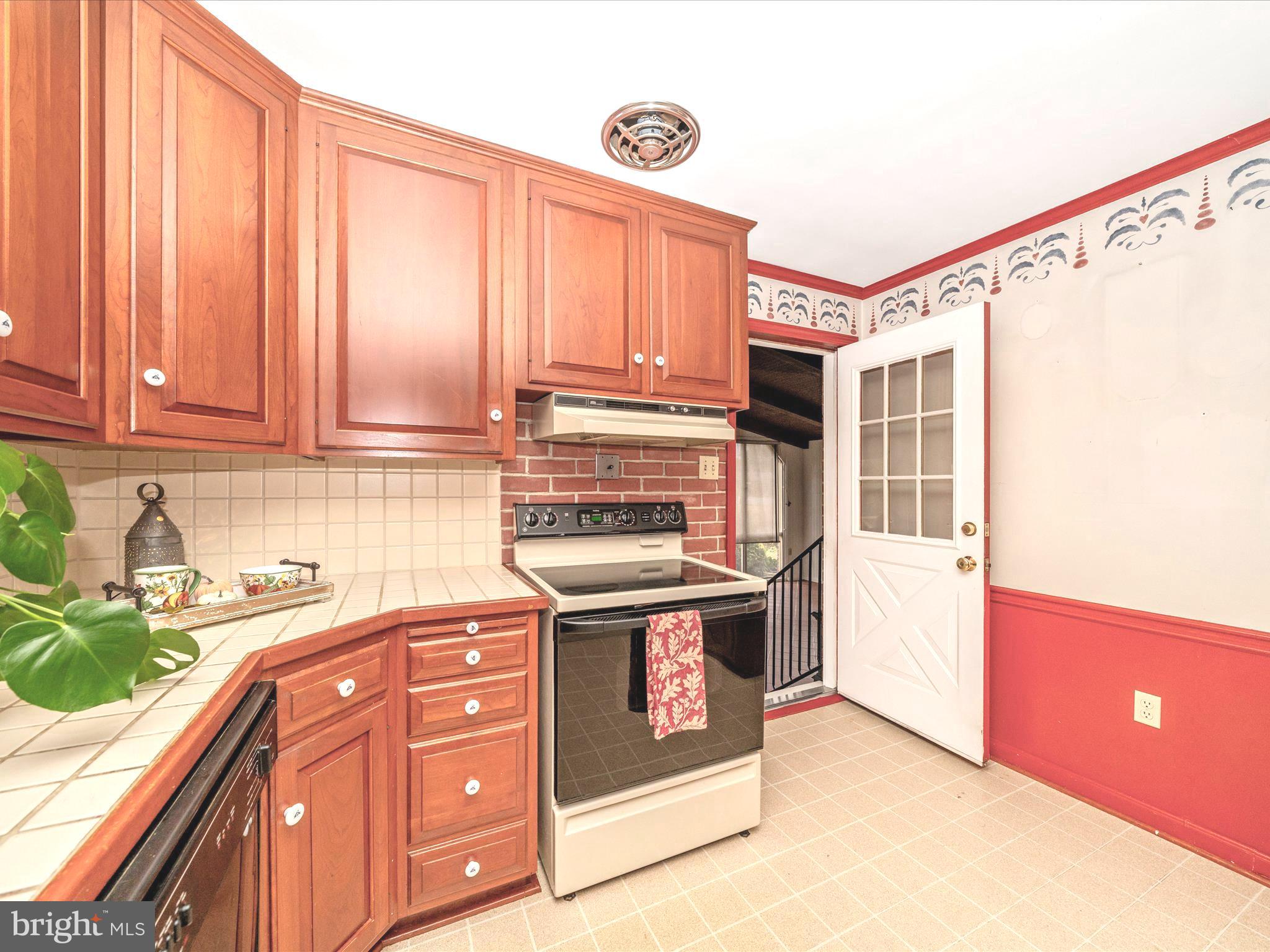 17920 Pin Oak Road Hagerstown, MD 21740 - Photo 13 of 57 a kitchen with stainless steel appliances granite countertop a stove a sink and a refrigerator