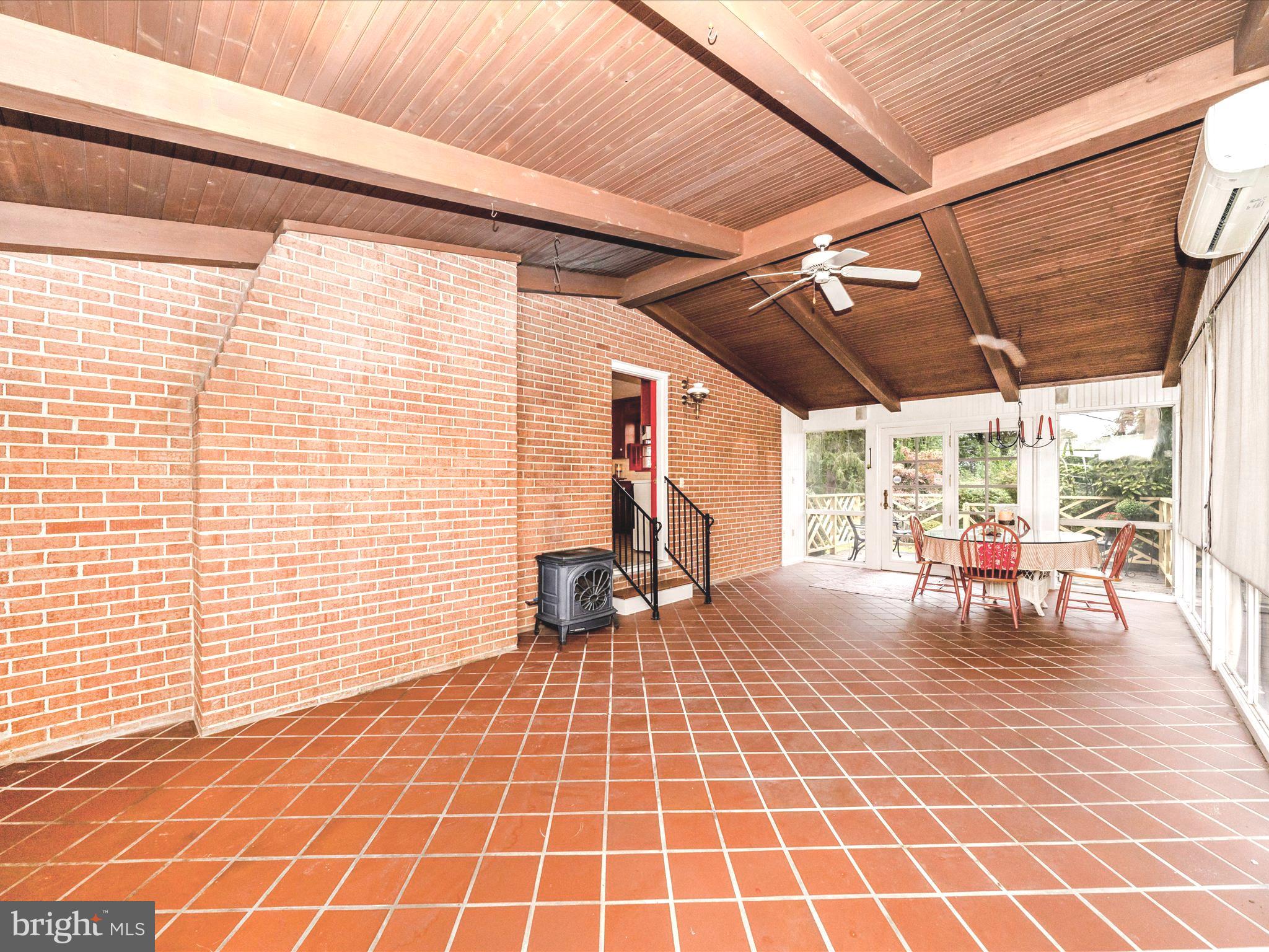 17920 Pin Oak Road Hagerstown, MD 21740 - Photo 19 of 57 Sun Room