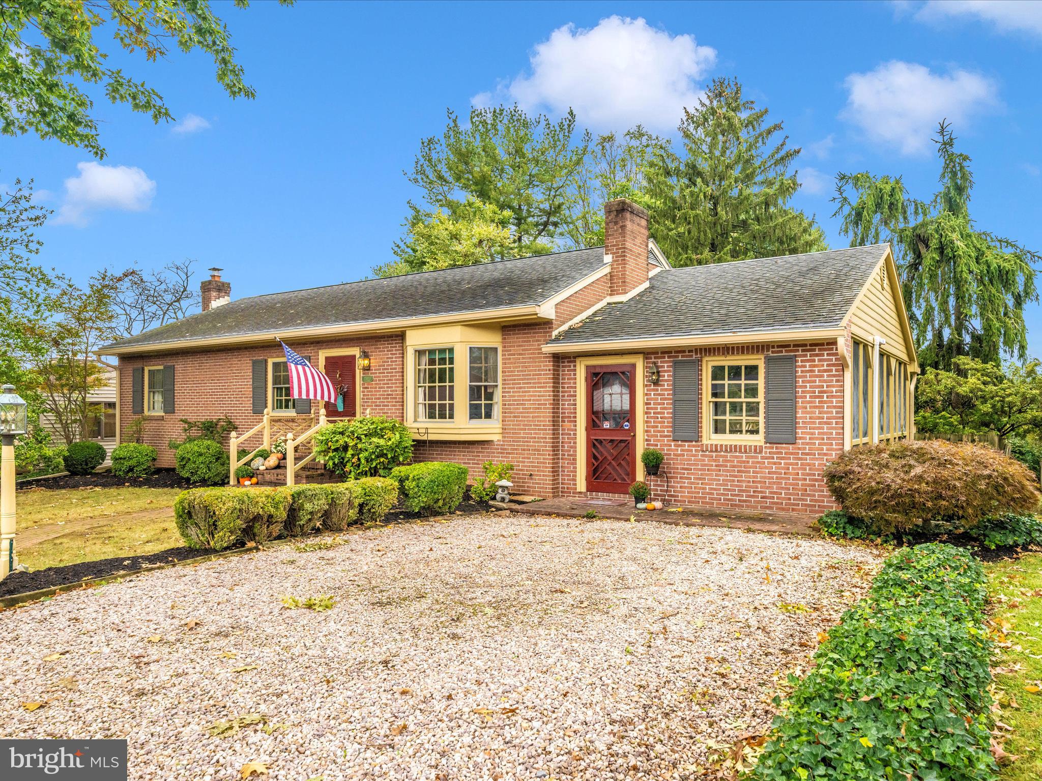 17920 Pin Oak Road Hagerstown, MD 21740 - Photo 2 of 57 a front view of a house with a garden