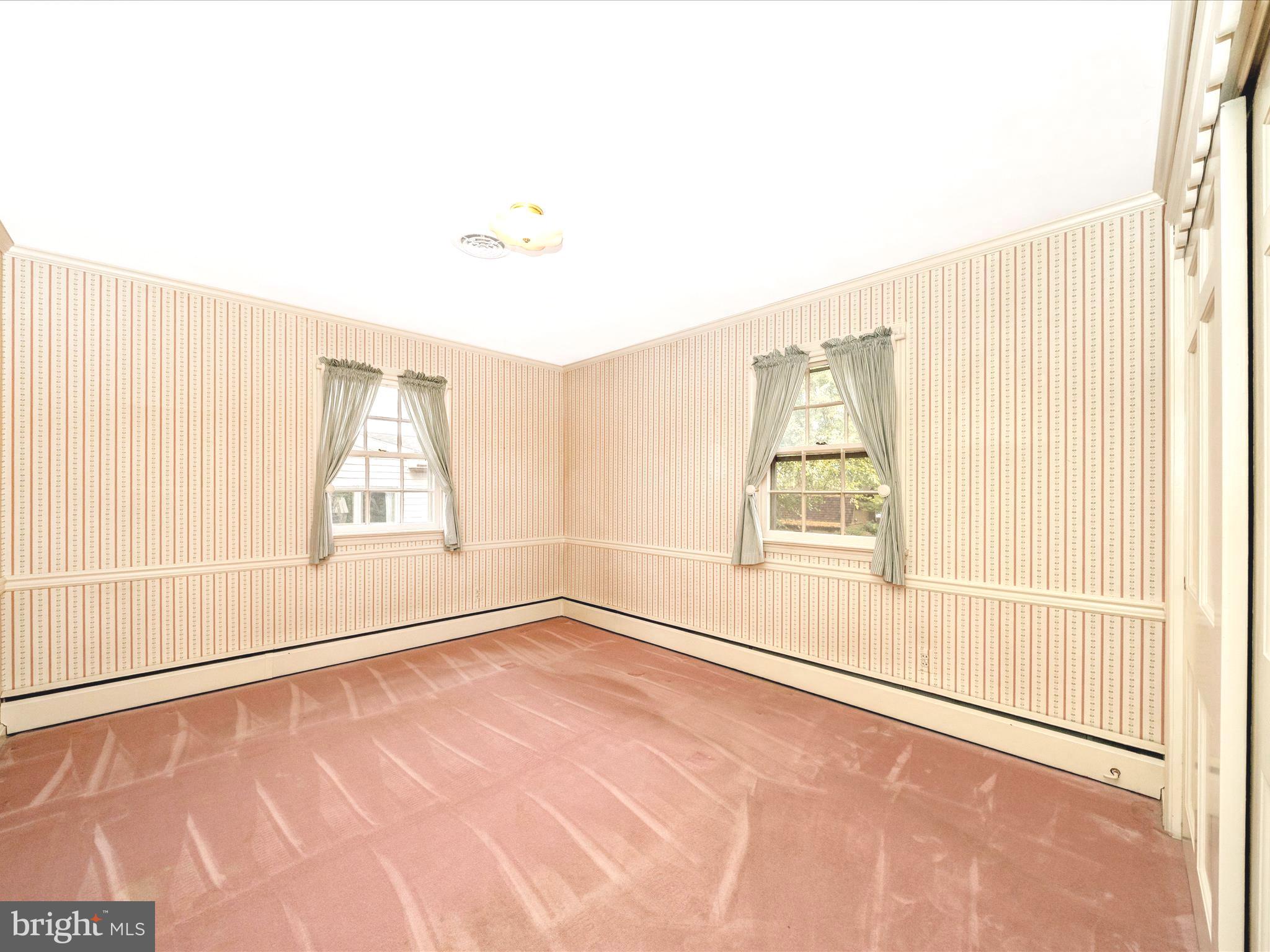 17920 Pin Oak Road Hagerstown, MD 21740 - Photo 23 of 57 an empty room with windows