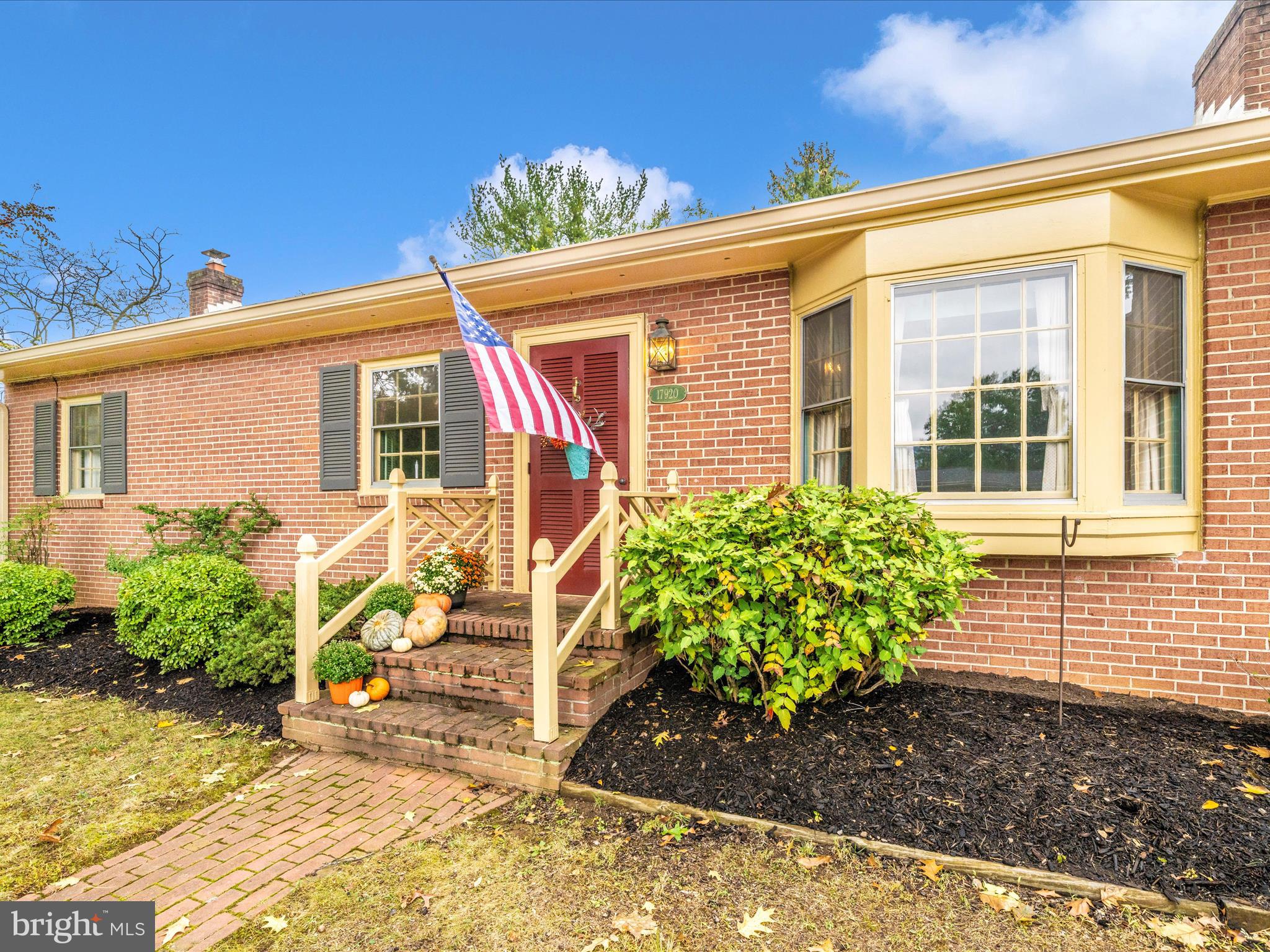 17920 Pin Oak Road Hagerstown, MD 21740 - Photo 55 of 57 a front view of a house with garden