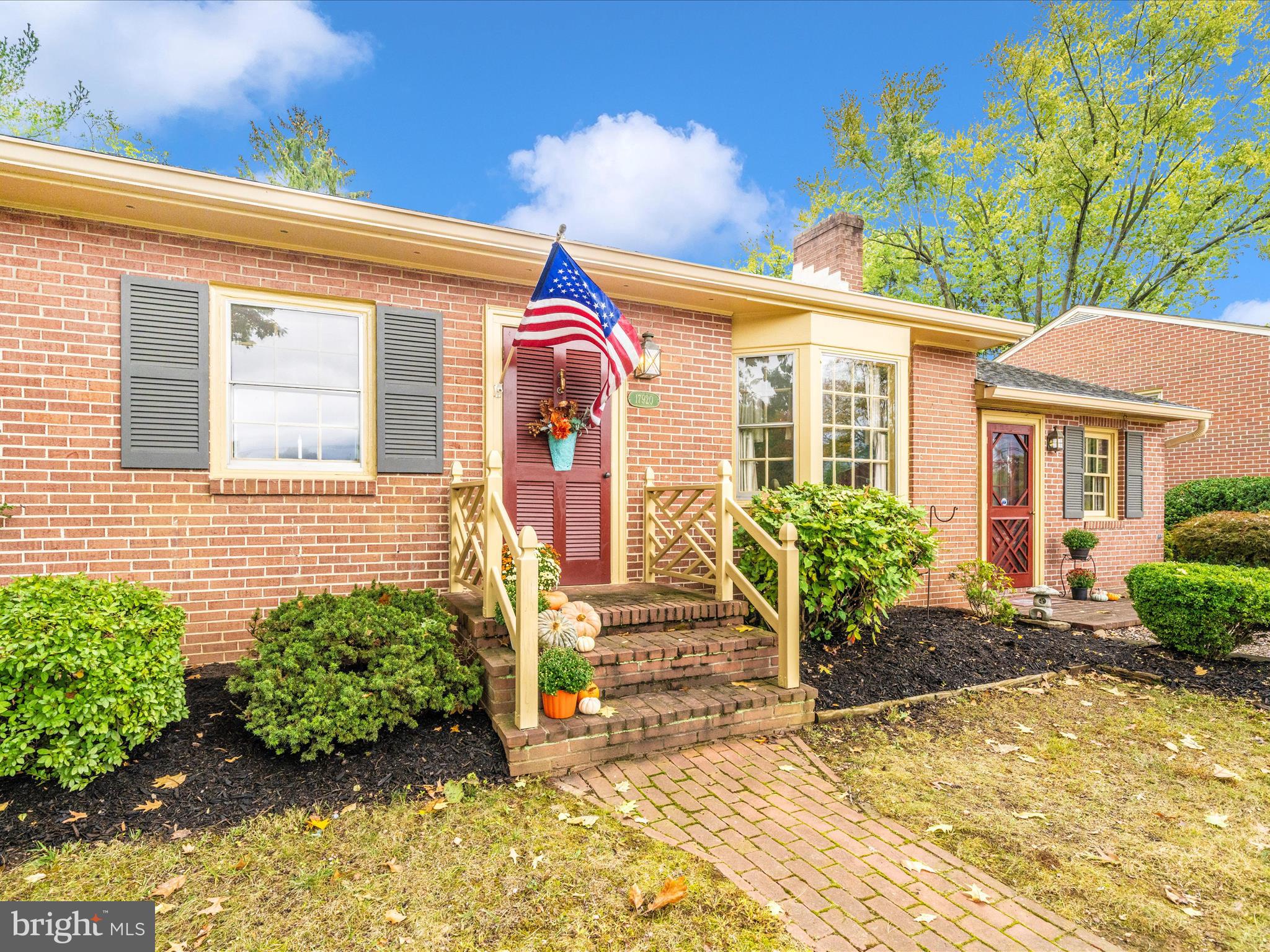 17920 Pin Oak Road Hagerstown, MD 21740 - Photo 57 of 57 a front view of a house with garden
